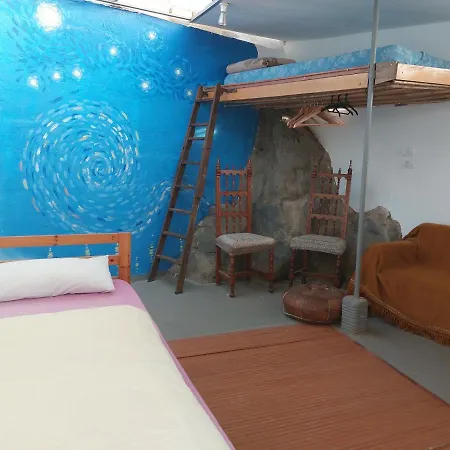 Twin In The Greenhouse Close To Mountains And Surf Paradise Campsite *